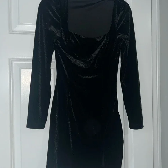 black small dressing table Floral square neck mini dress Black Black / Large